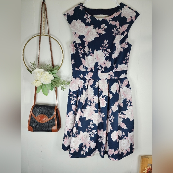 NWT Emerald Sundae Blue Floral Foil Fit & Flare Dress, Small - Picture 2 of 10